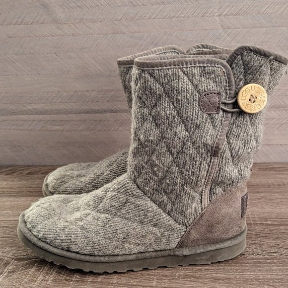UGG Shoes - UGG Australia Size 7.5  Gray Mountain Quilted Hook & Loop Fasteners Boots